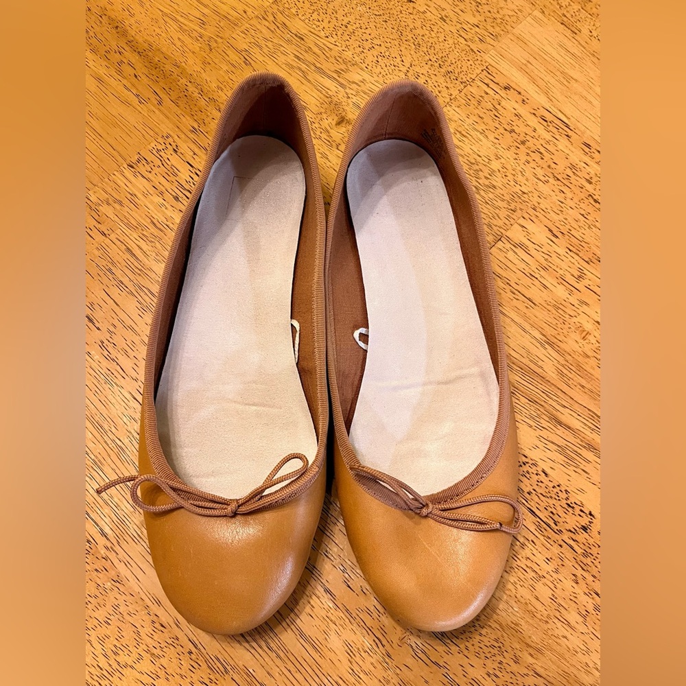 Gap Cognac Ballet Flats Size 8 with tie bow Camel color